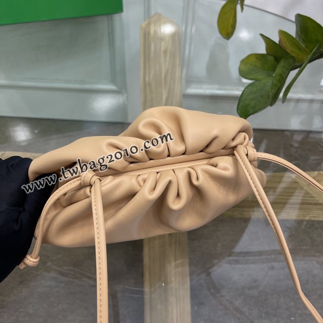Bottega veneta高端女包 98057 寶緹嘉小號手拿肩背包 BV經典款pouch雲朵包  gxz1128